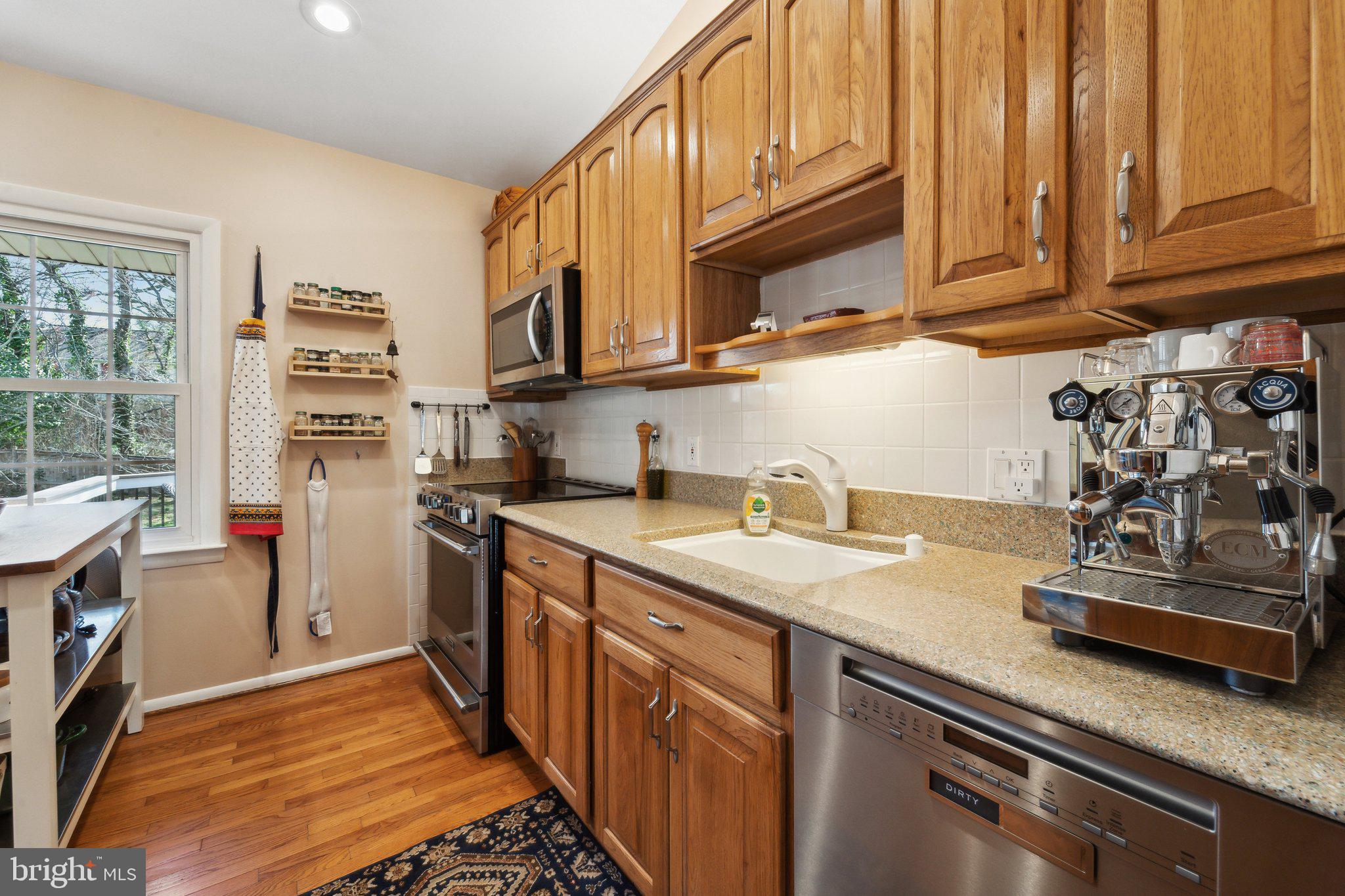 8711 Bradgate Rd