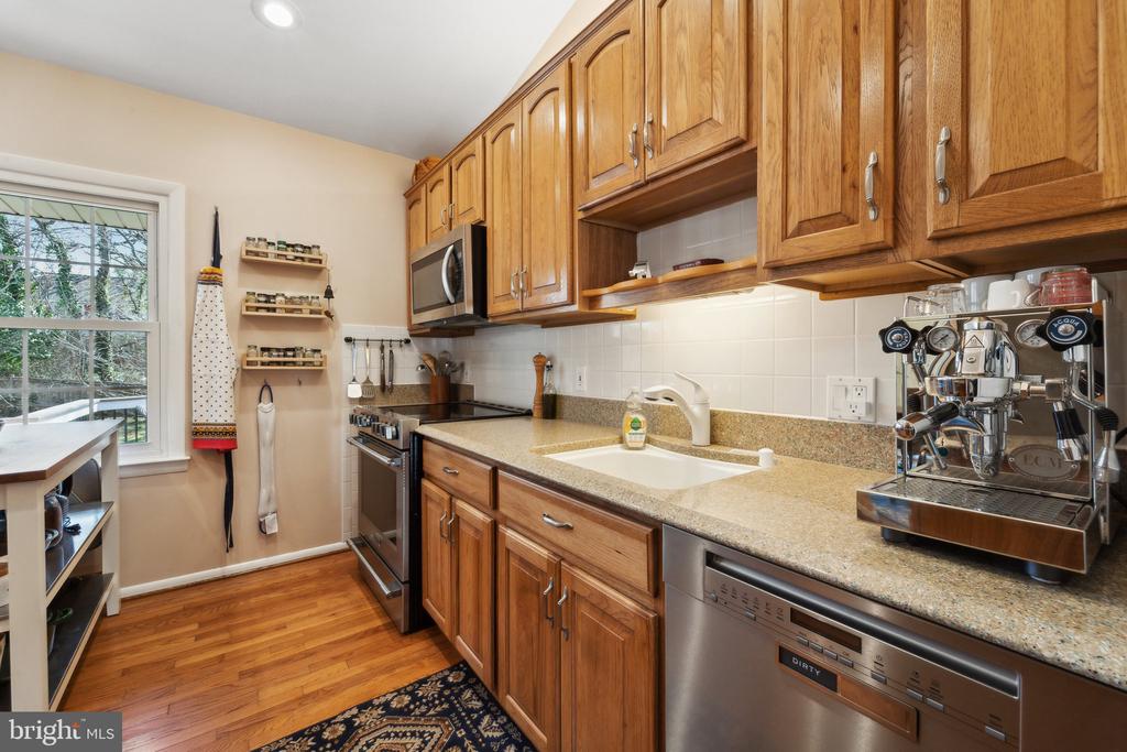 8711 Bradgate Rd