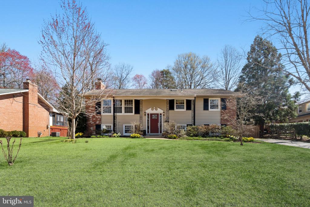 8711 Bradgate Rd