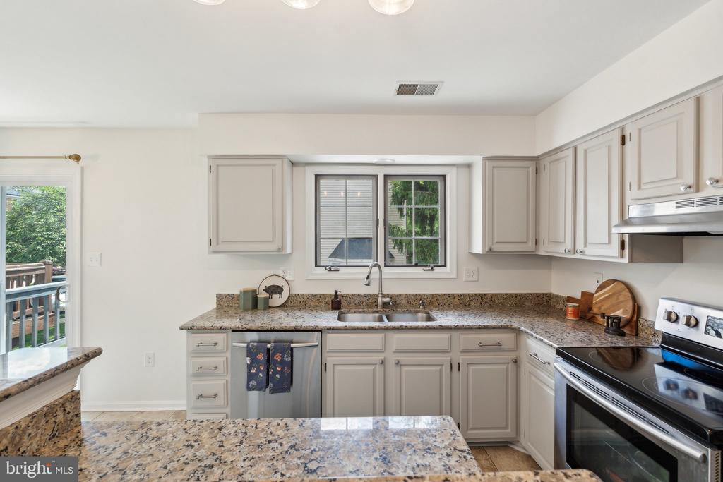 14724 Flower Hill Dr