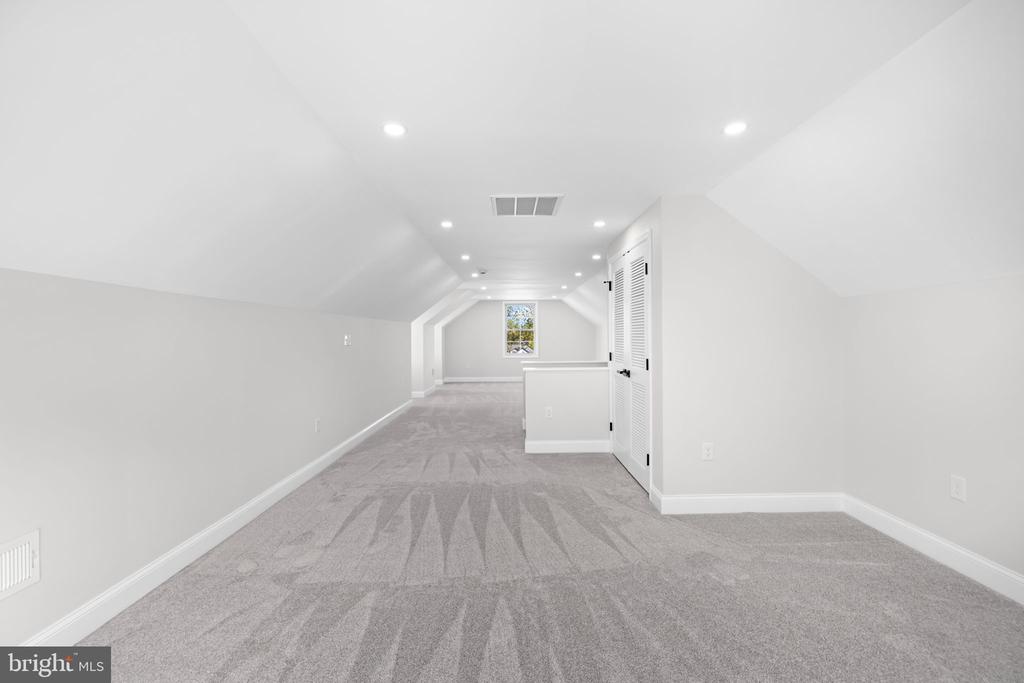 1010 CROTON DRIVE