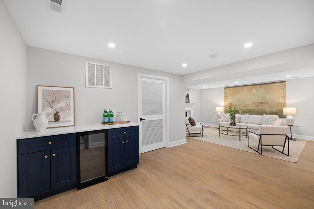 1010 CROTON DRIVE
