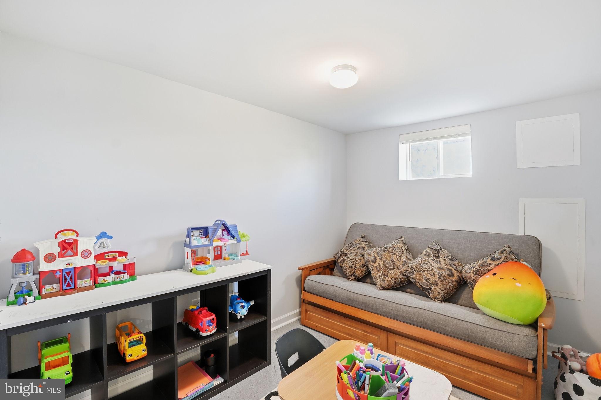 2209 ROLLINS DRIVE