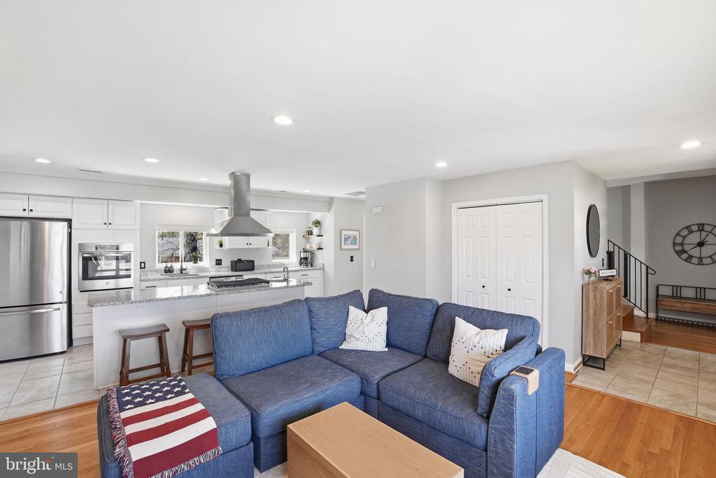 2209 ROLLINS DRIVE