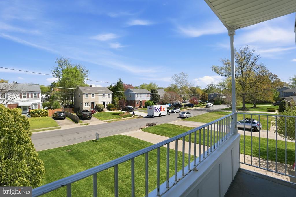 2209 ROLLINS DRIVE
