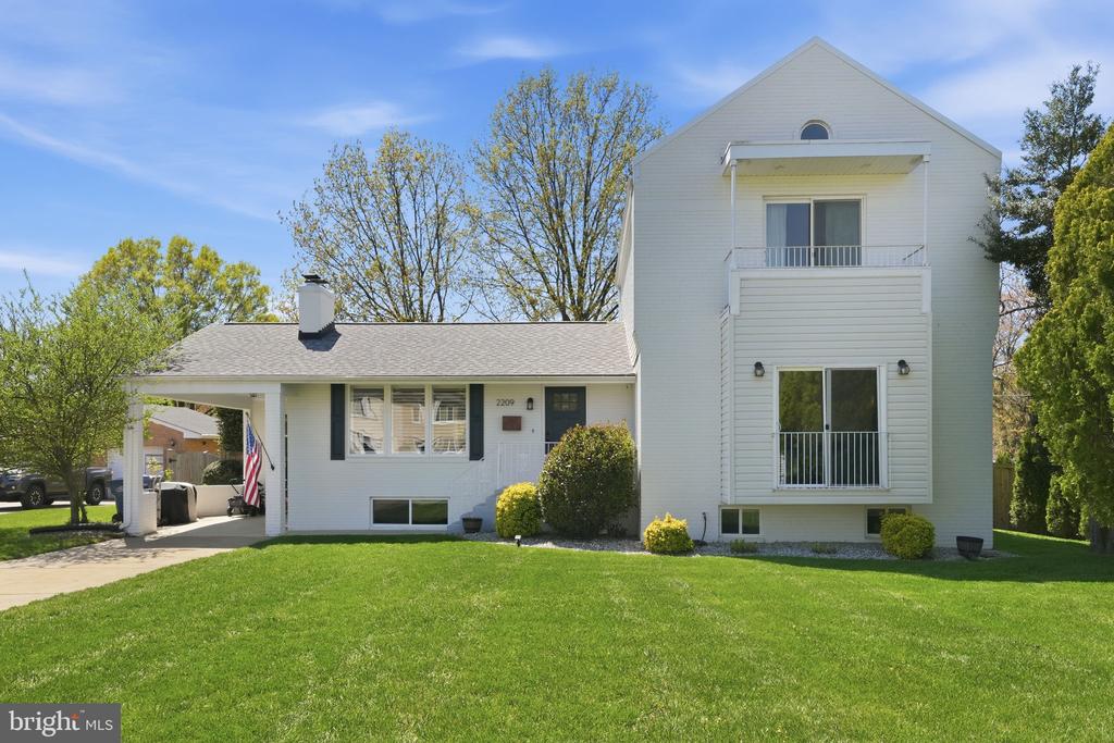 2209 ROLLINS DRIVE