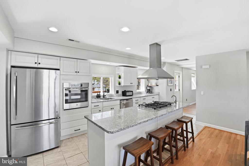 2209 ROLLINS DRIVE