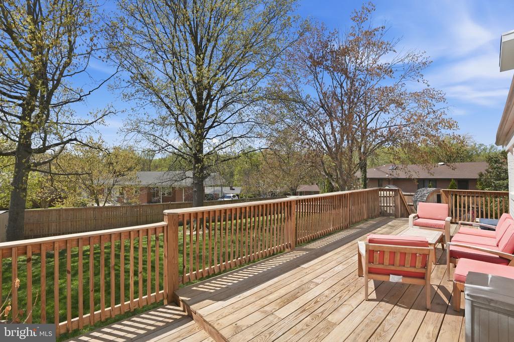 2209 ROLLINS DRIVE