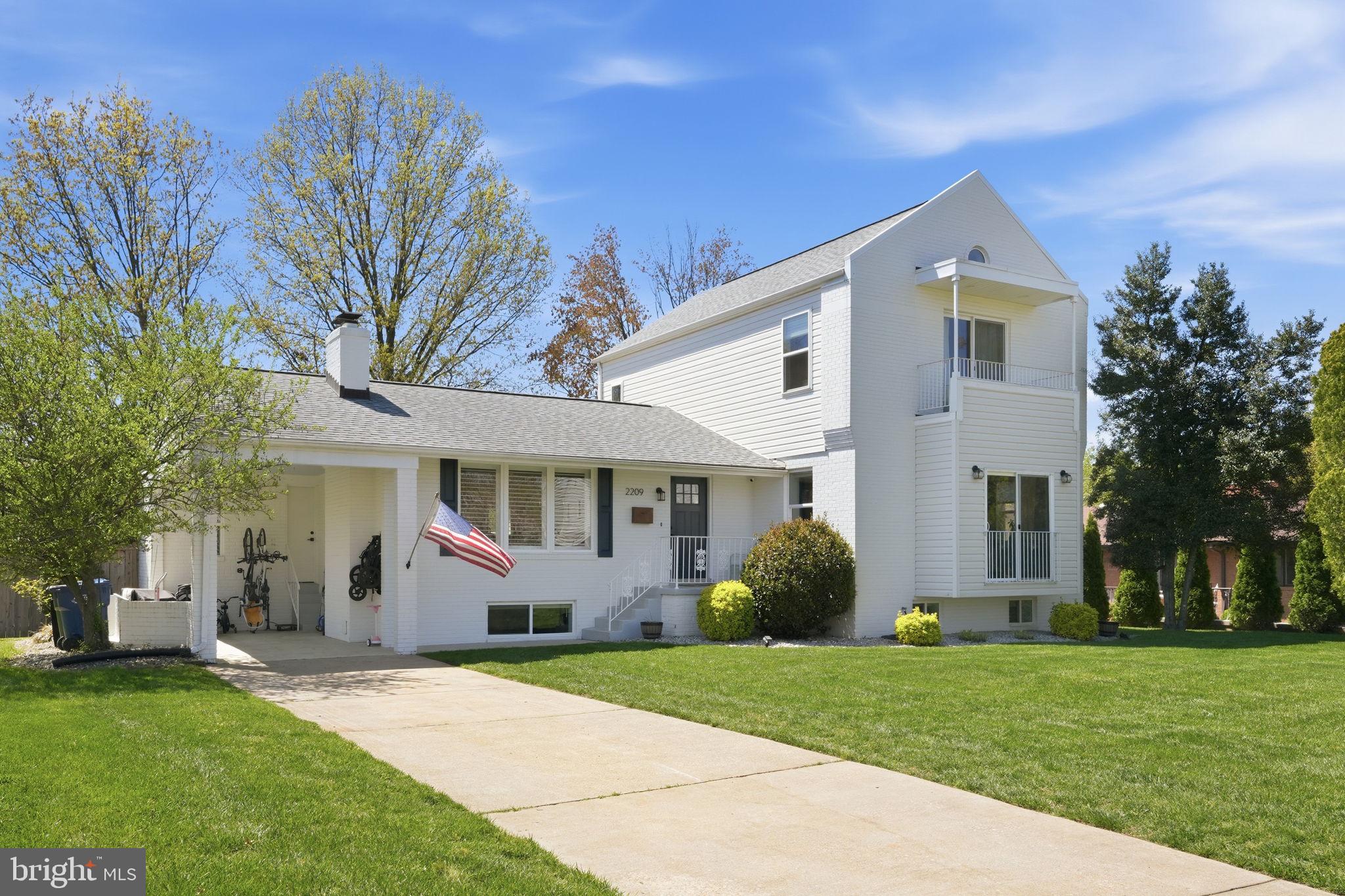 2209 ROLLINS DRIVE