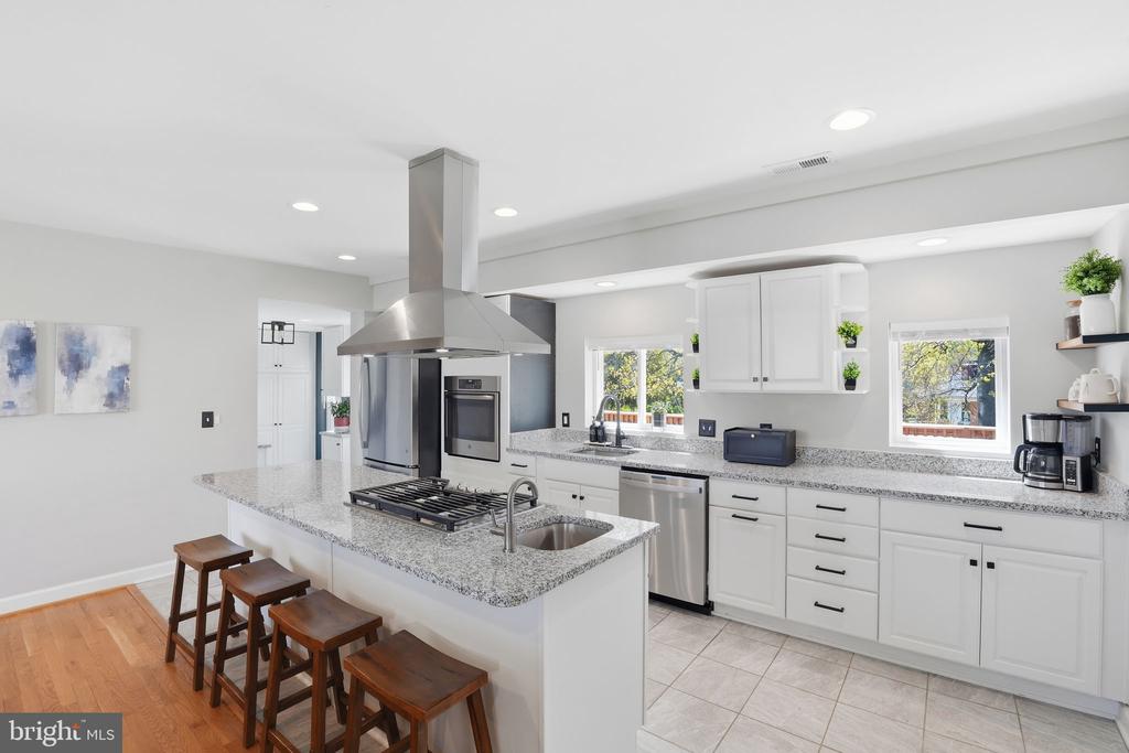 2209 ROLLINS DRIVE