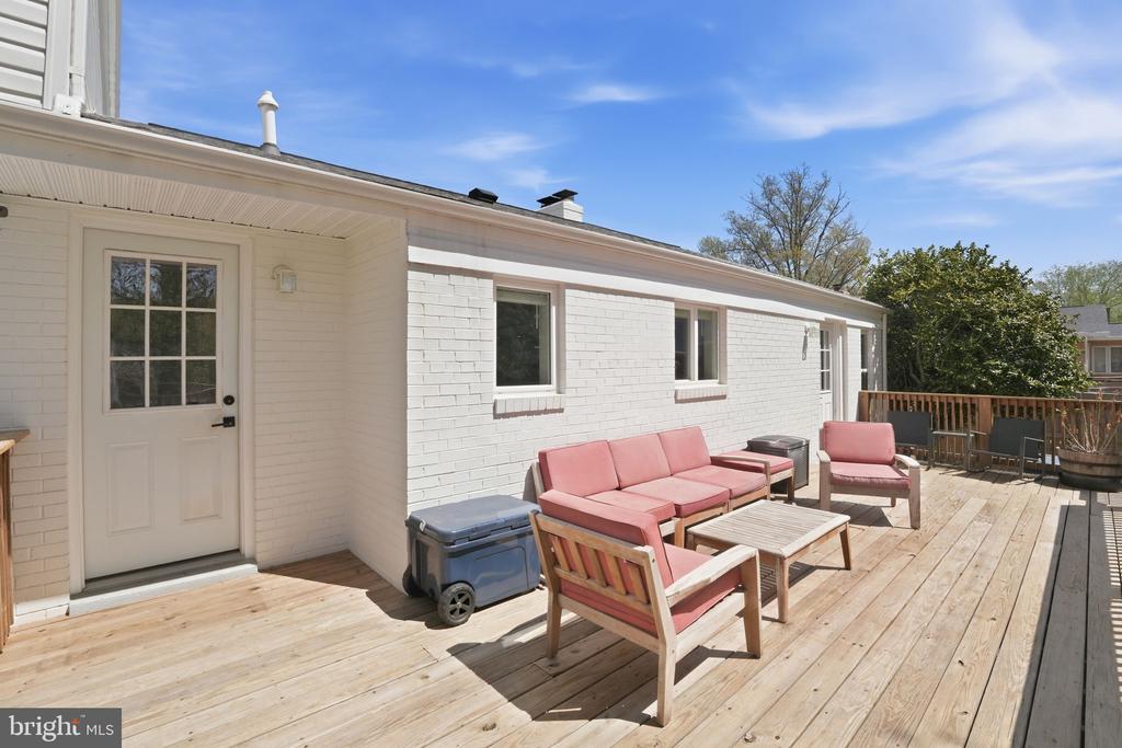 2209 ROLLINS DRIVE