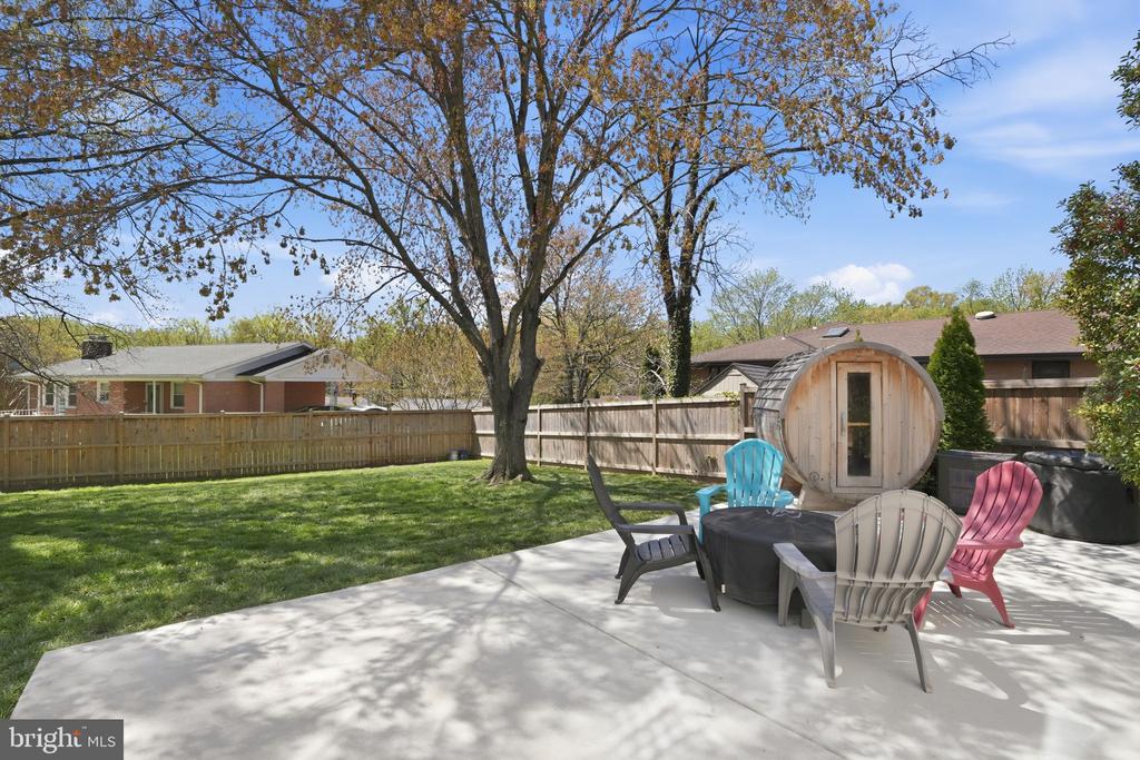 2209 ROLLINS DRIVE