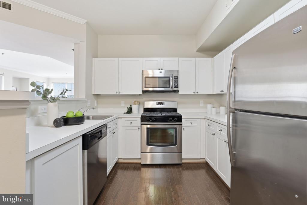 1641 INTERNATIONAL DRIVE 114
