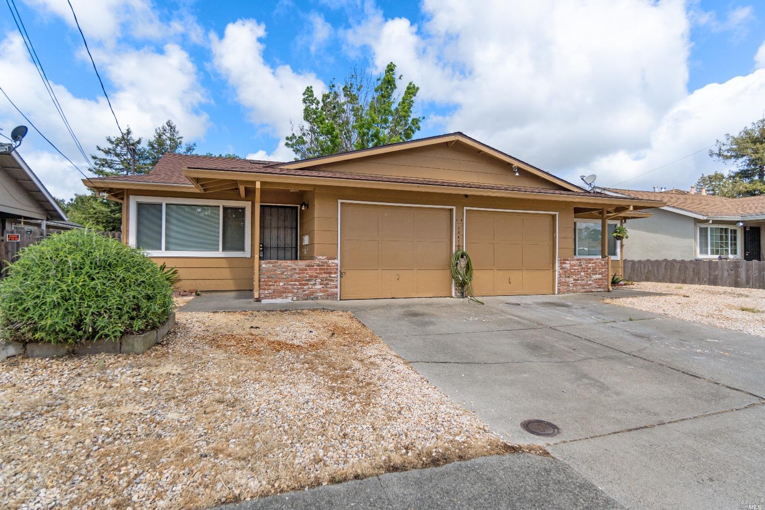 1447 Beachwood Dr