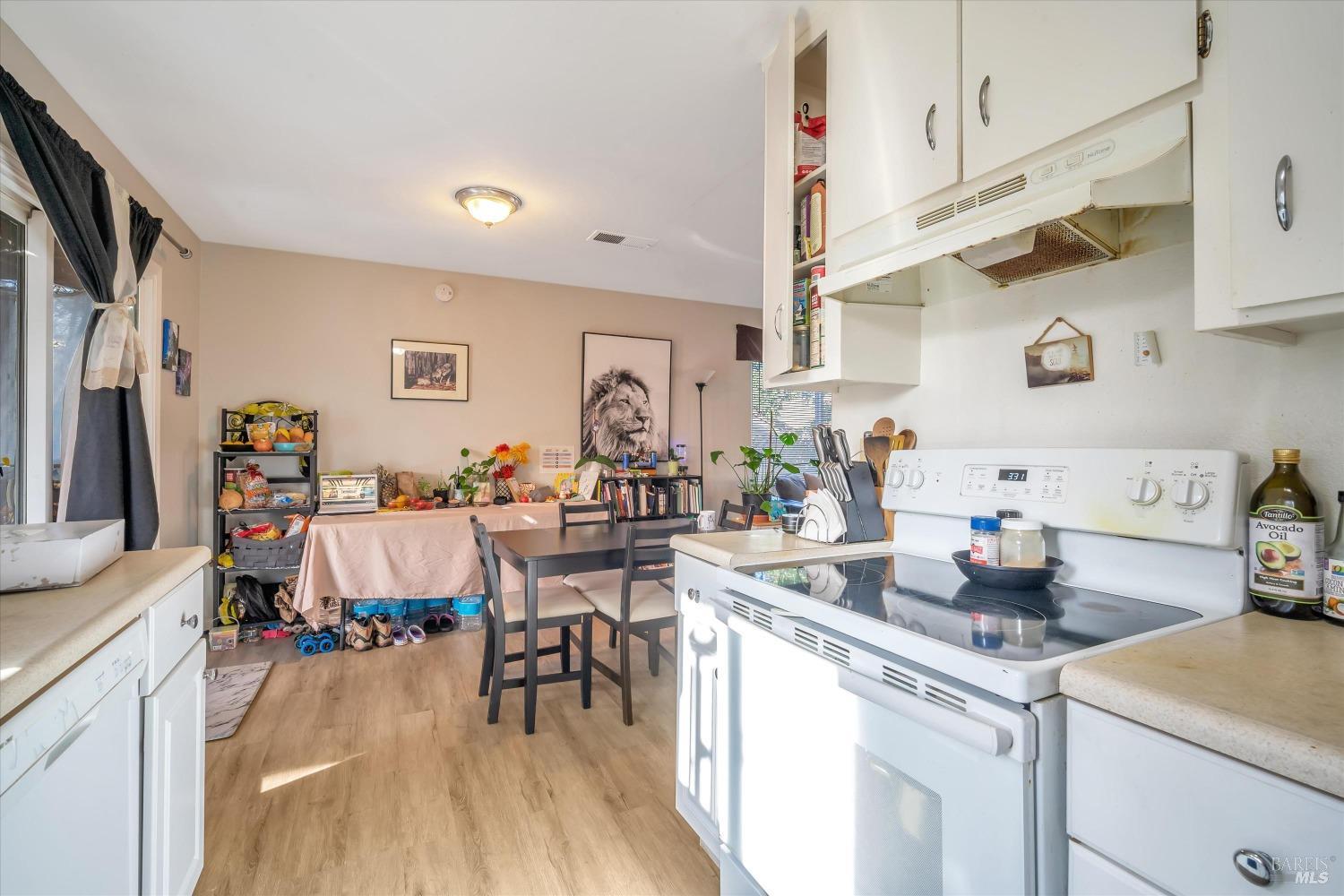 1717-1719 Mission Blvd