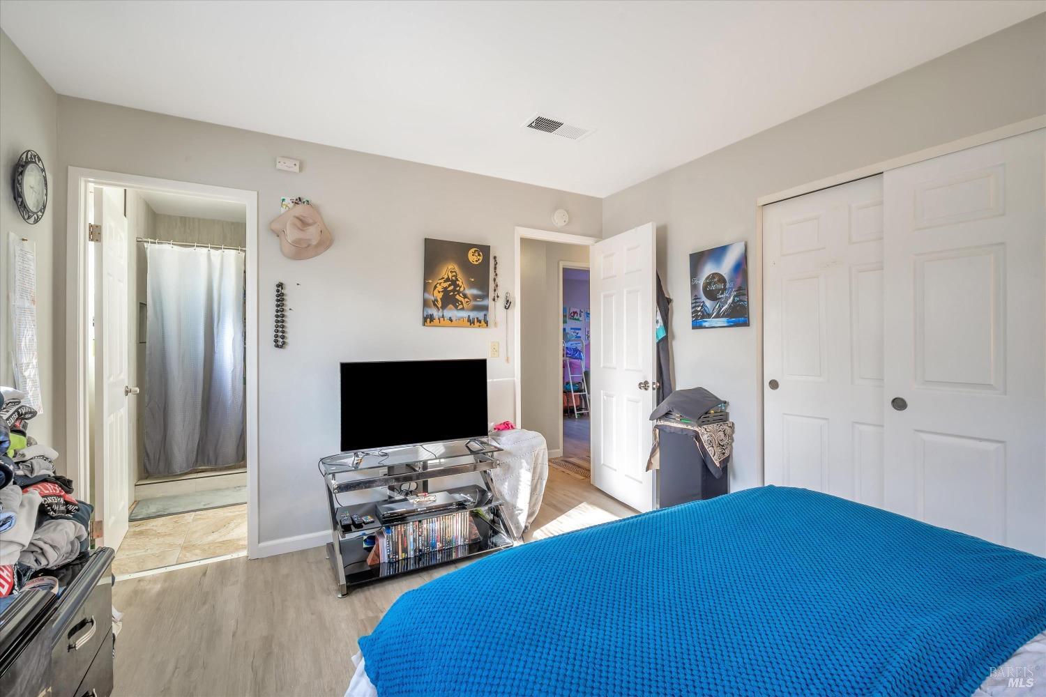 1717-1719 Mission Blvd