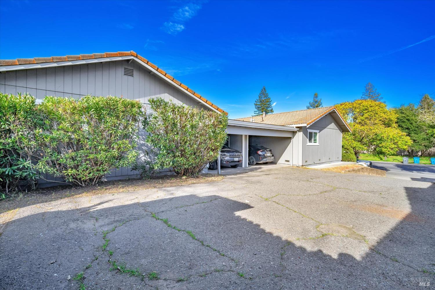 1717-1719 Mission Blvd