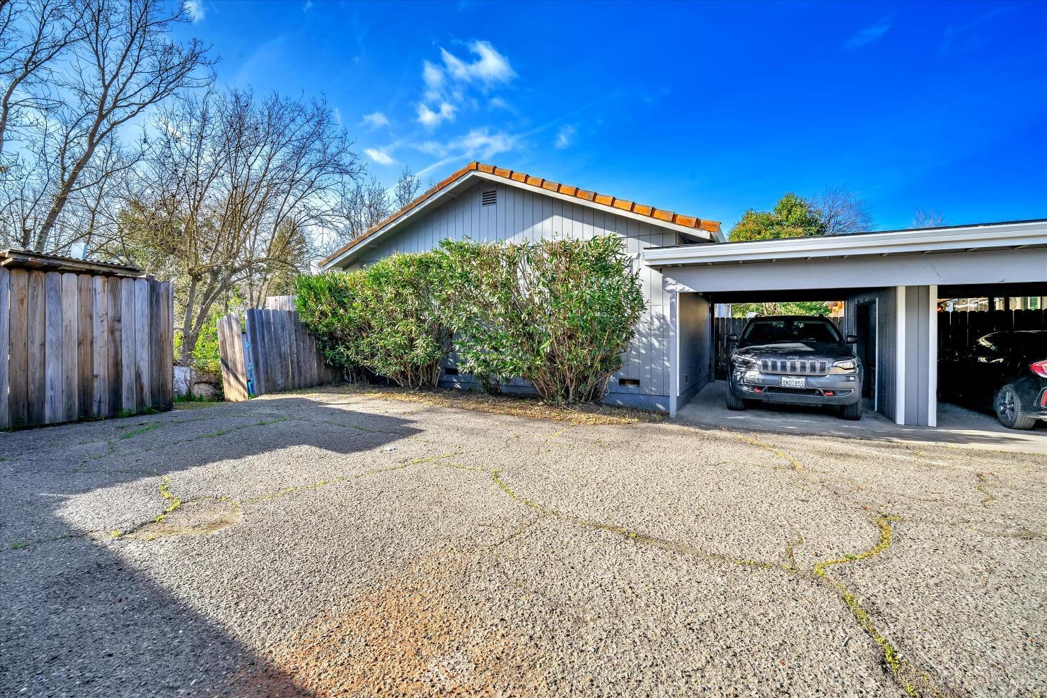 1717-1719 Mission Blvd