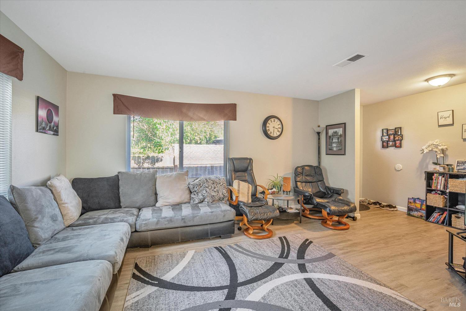 1717-1719 Mission Blvd