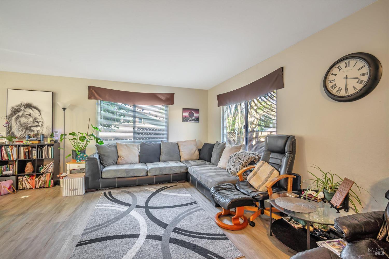 1717-1719 Mission Blvd