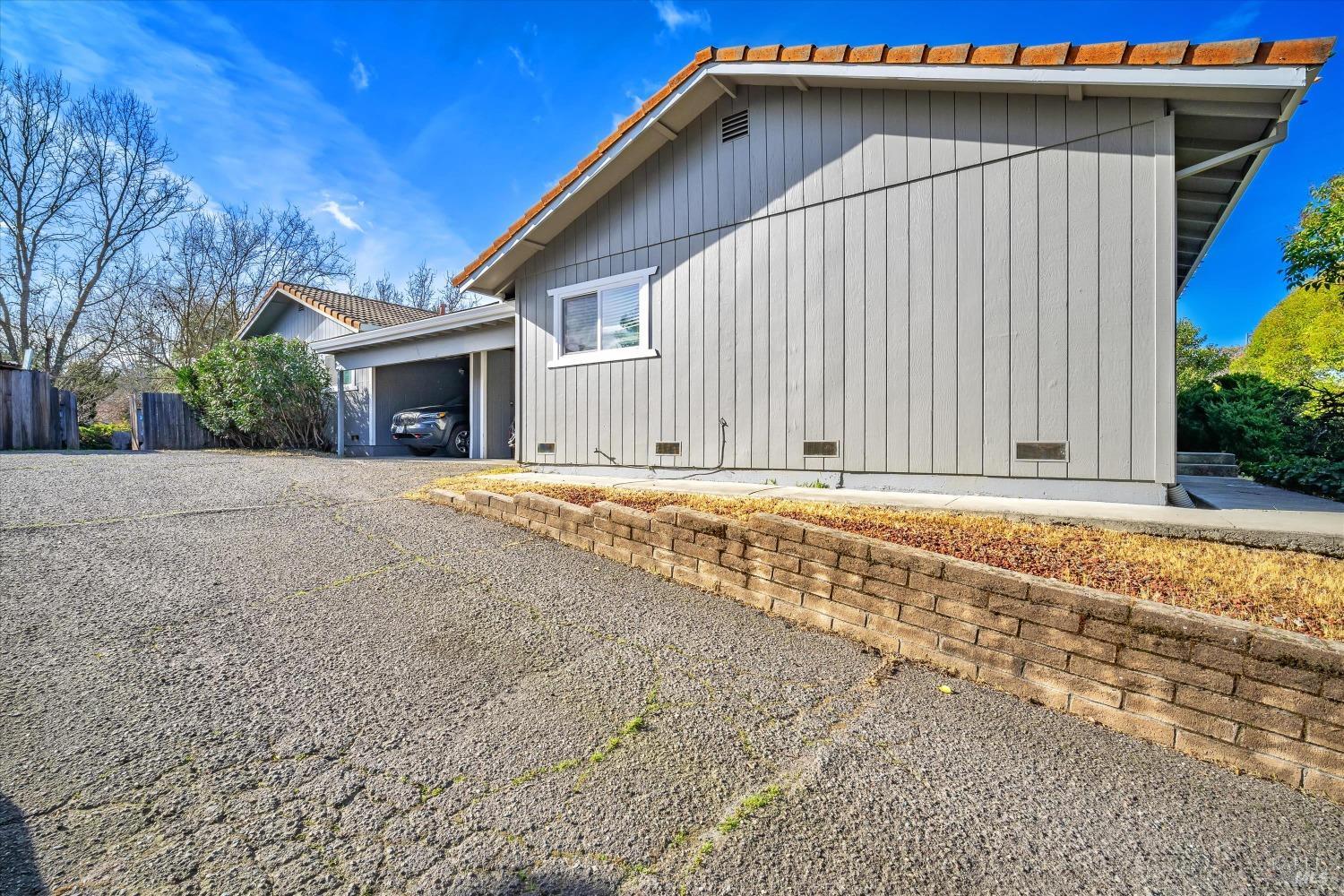 1717-1719 Mission Blvd