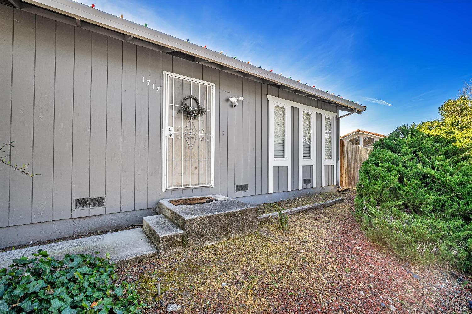 1717-1719 Mission Blvd