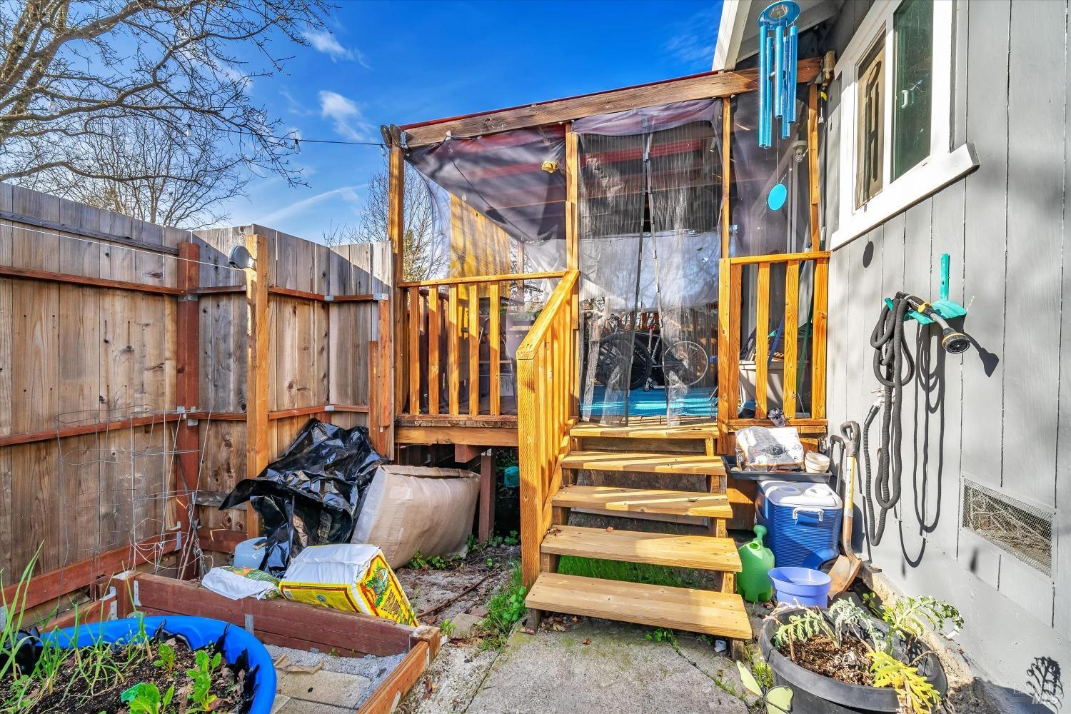 1717-1719 Mission Blvd