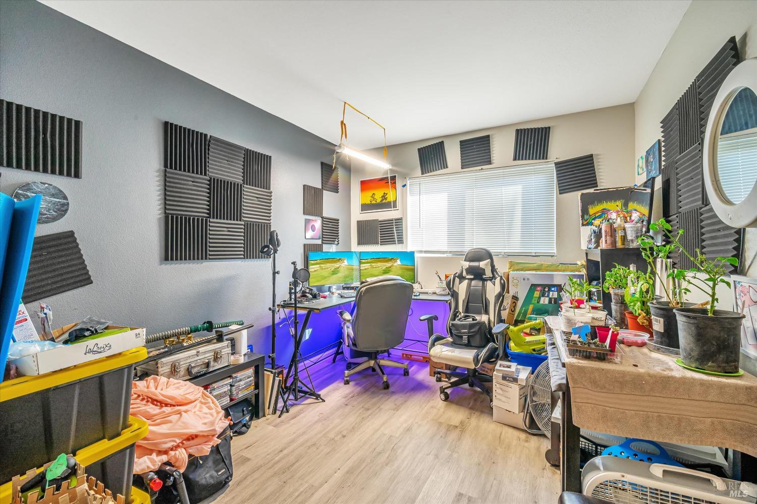 1717-1719 Mission Blvd