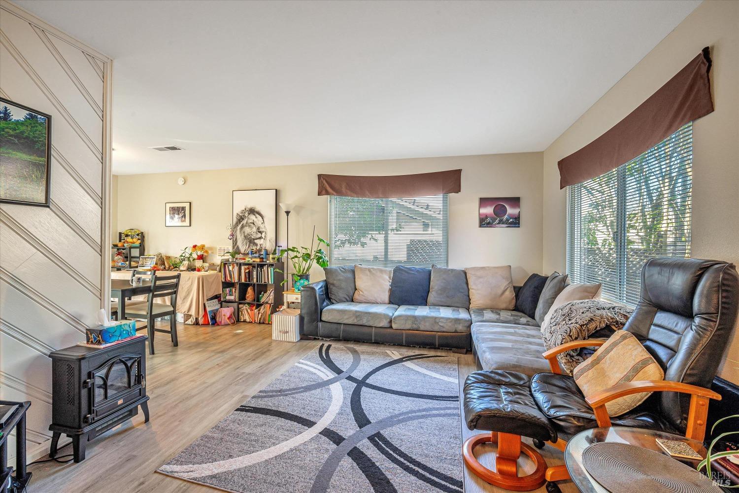 1717-1719 Mission Blvd