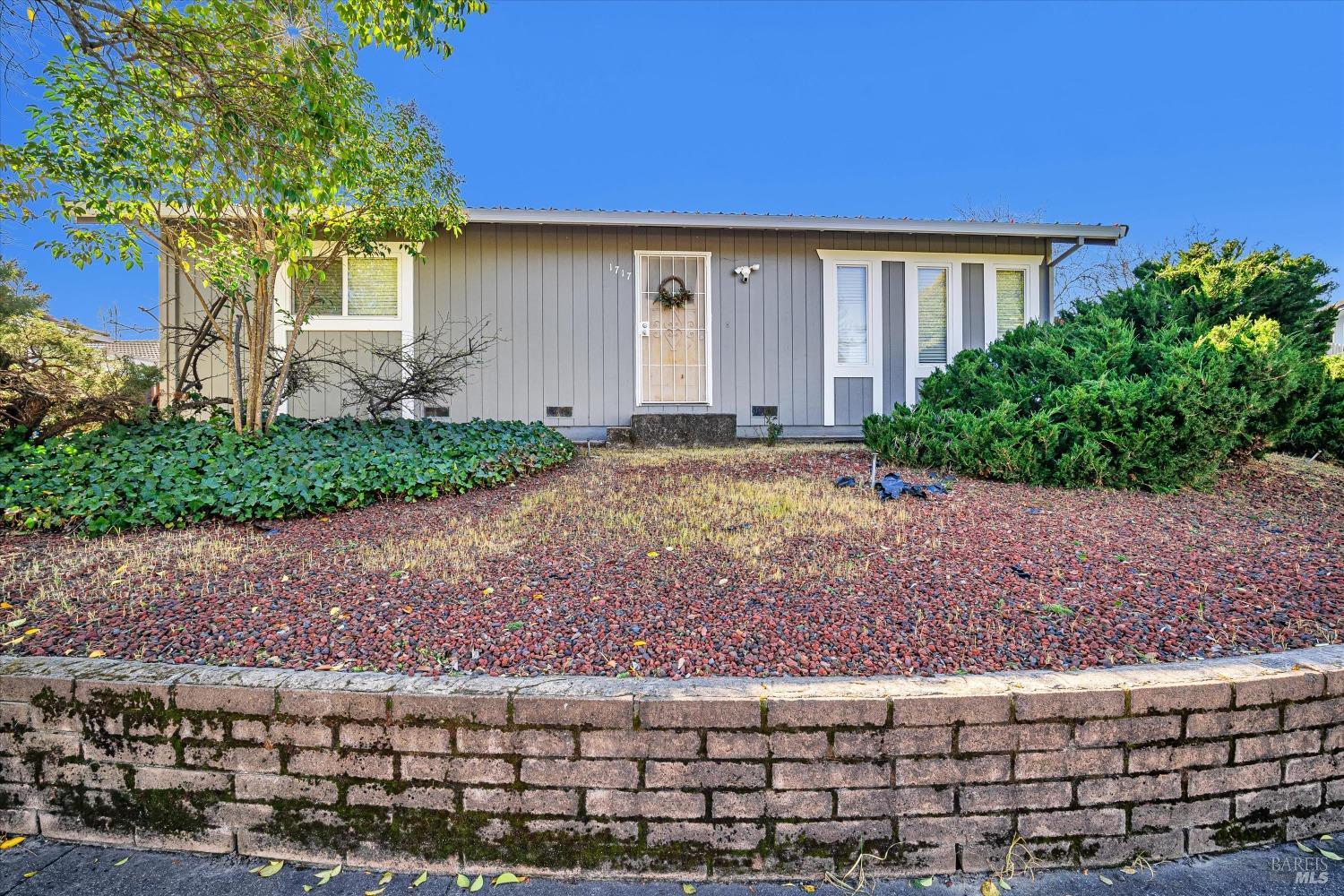 1717-1719 Mission Blvd