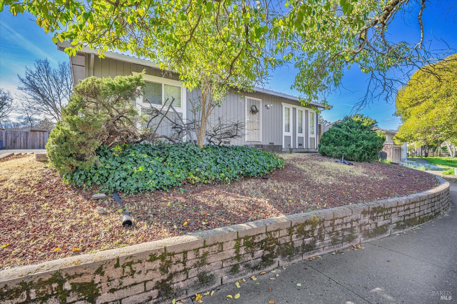 1717-1719 Mission Blvd