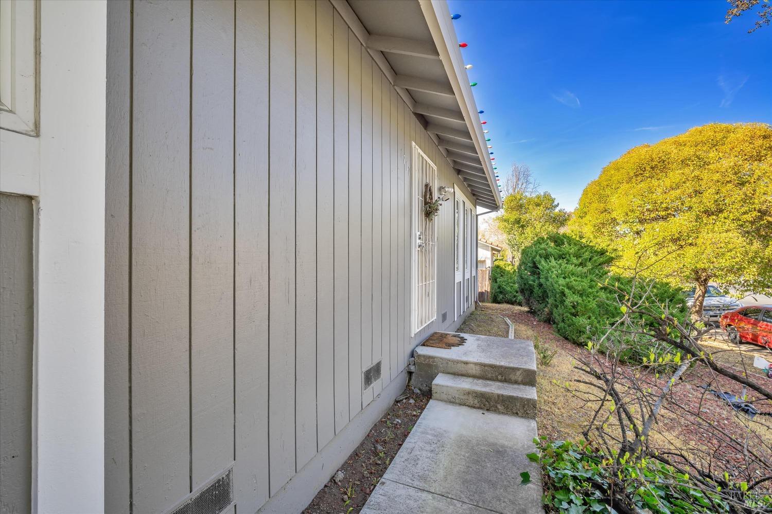 1717-1719 Mission Blvd