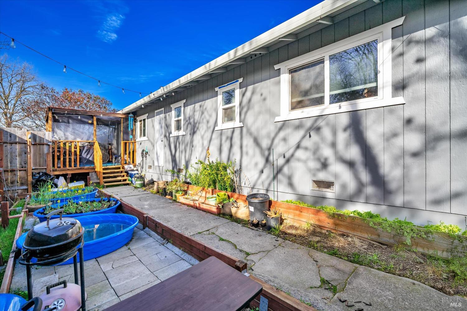 1717-1719 Mission Blvd