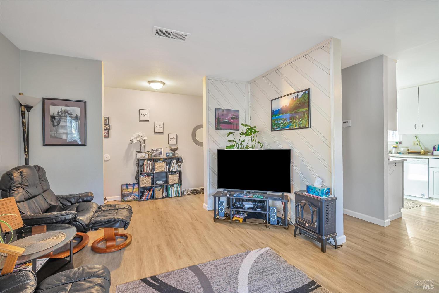 1717-1719 Mission Blvd