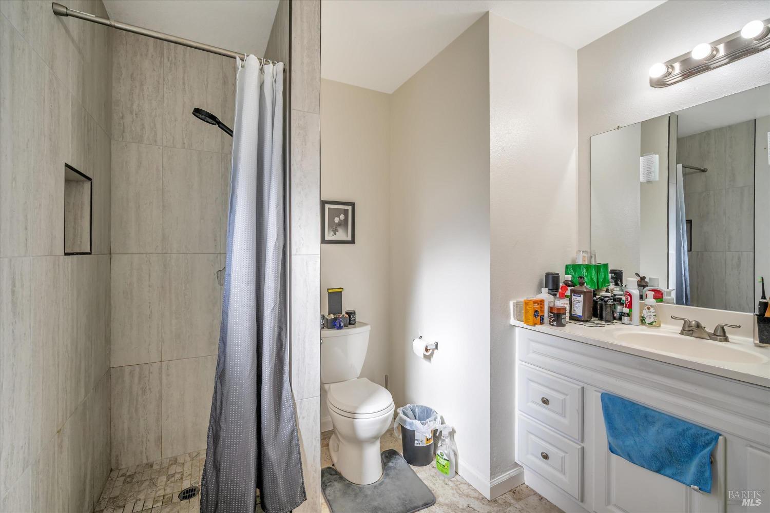 1717-1719 Mission Blvd