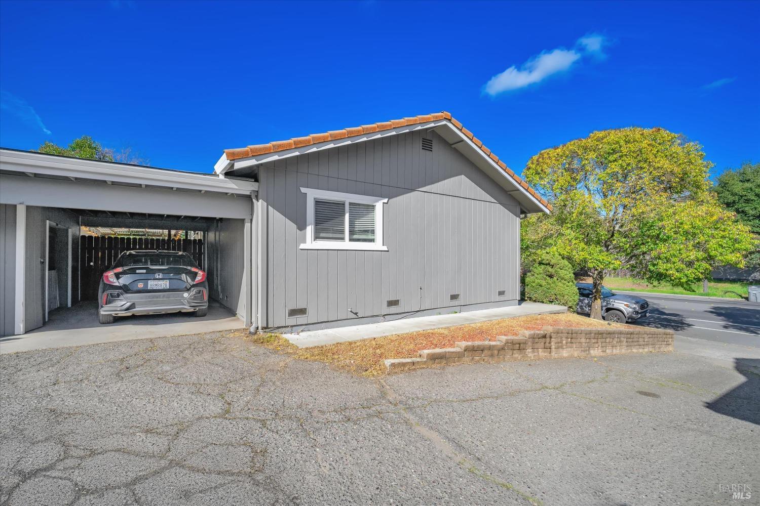 1717-1719 Mission Blvd