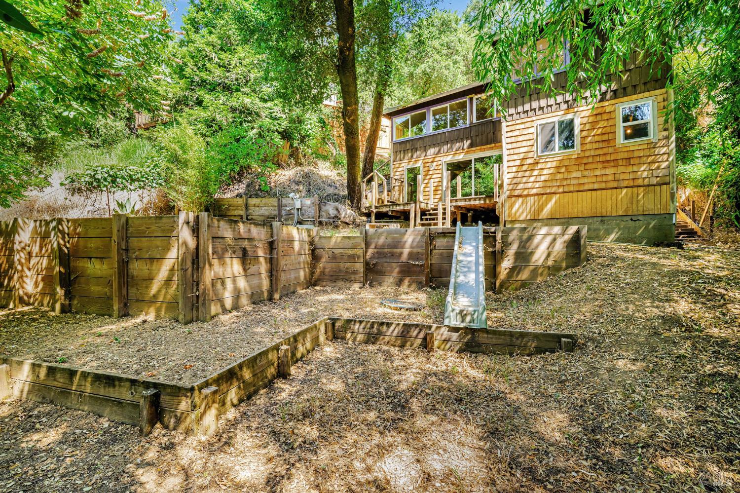 2160 Madrone Ave