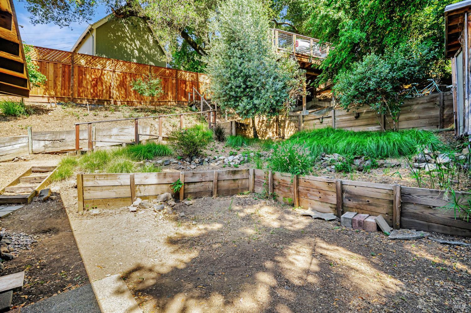 2160 Madrone Ave