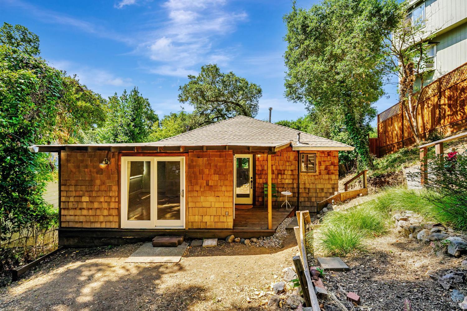 2160 Madrone Ave