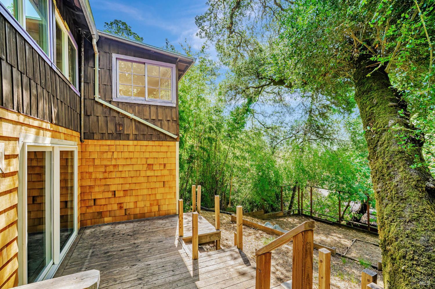 2160 Madrone Ave