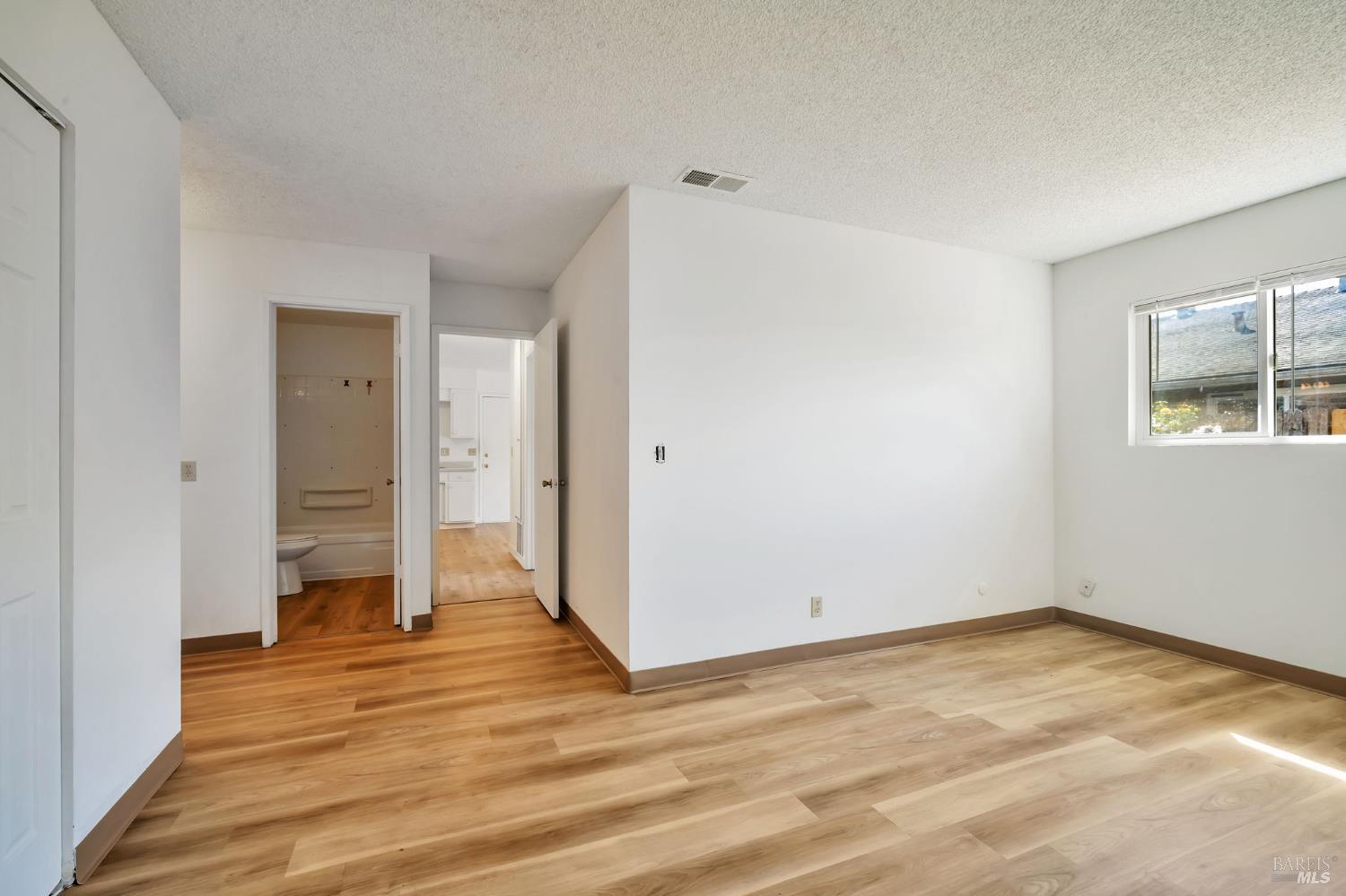 1447 Beachwood Dr