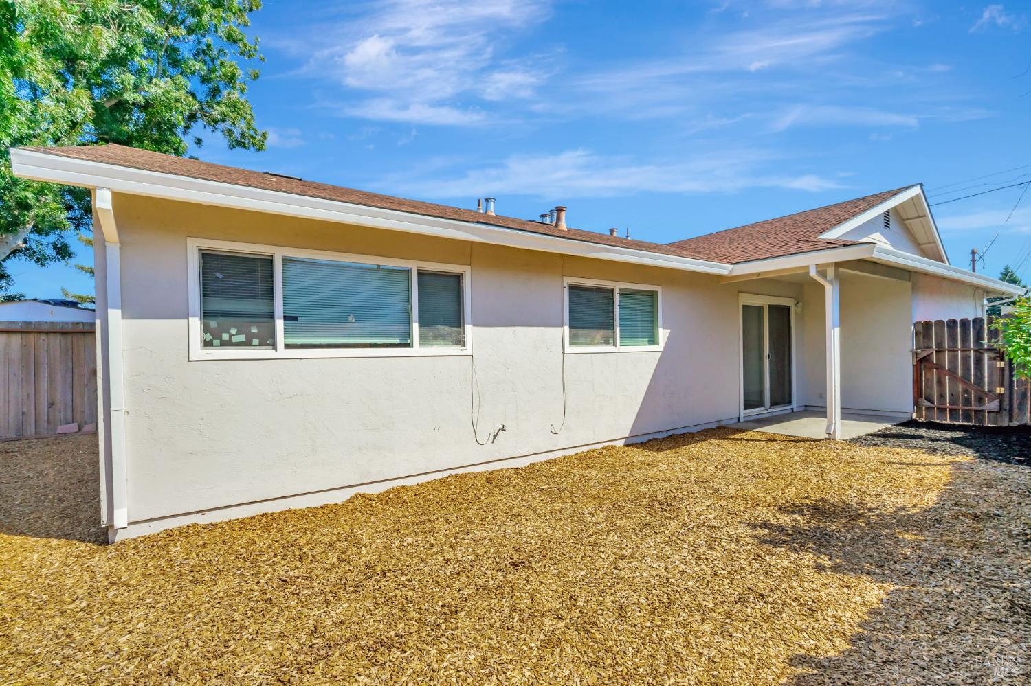 1447 Beachwood Dr