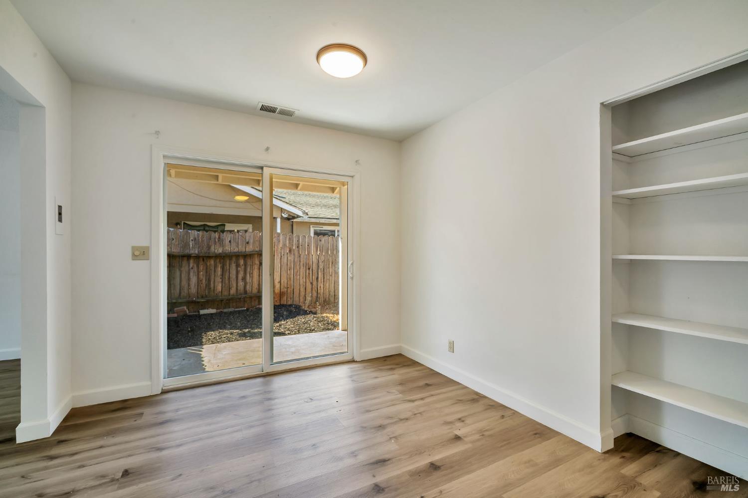 1447 Beachwood Dr