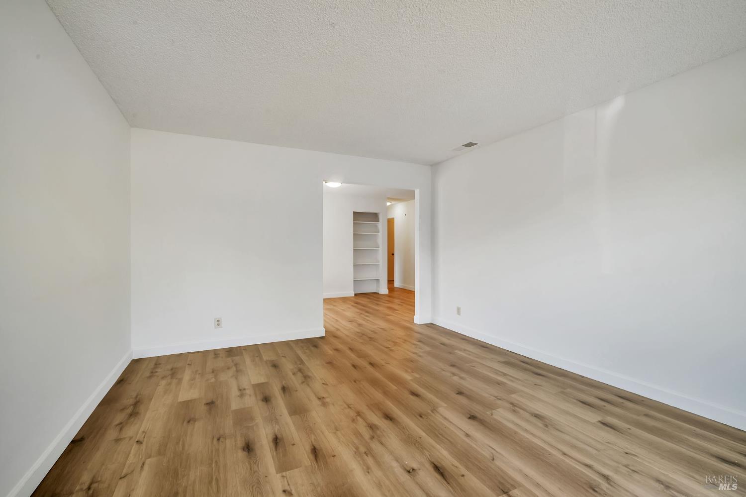 1447 Beachwood Dr