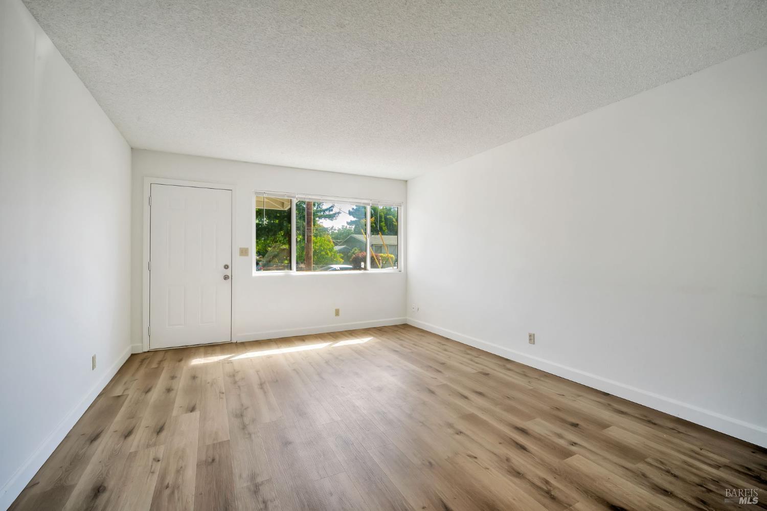 1447 Beachwood Dr
