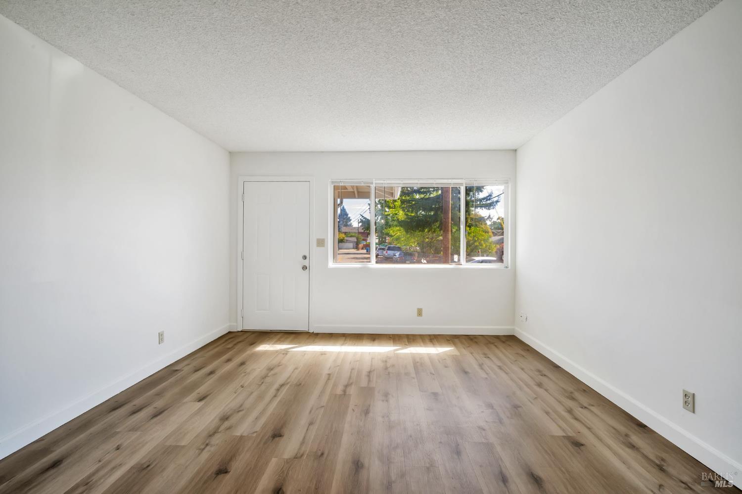 1447 Beachwood Dr