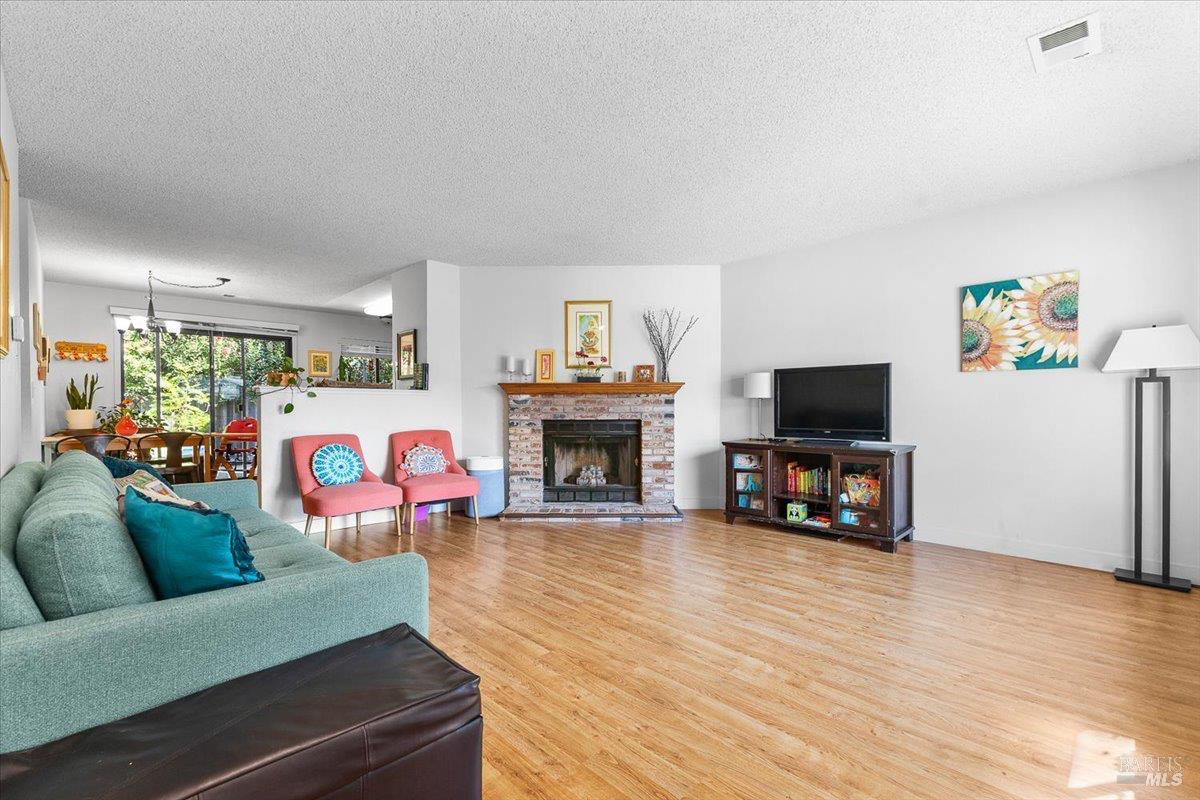 280 Hummingbird Court