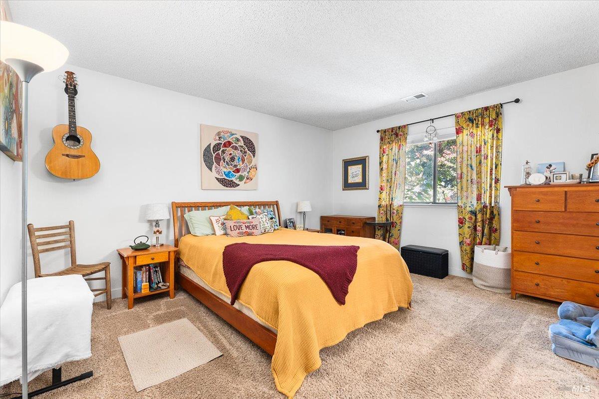 280 Hummingbird Court