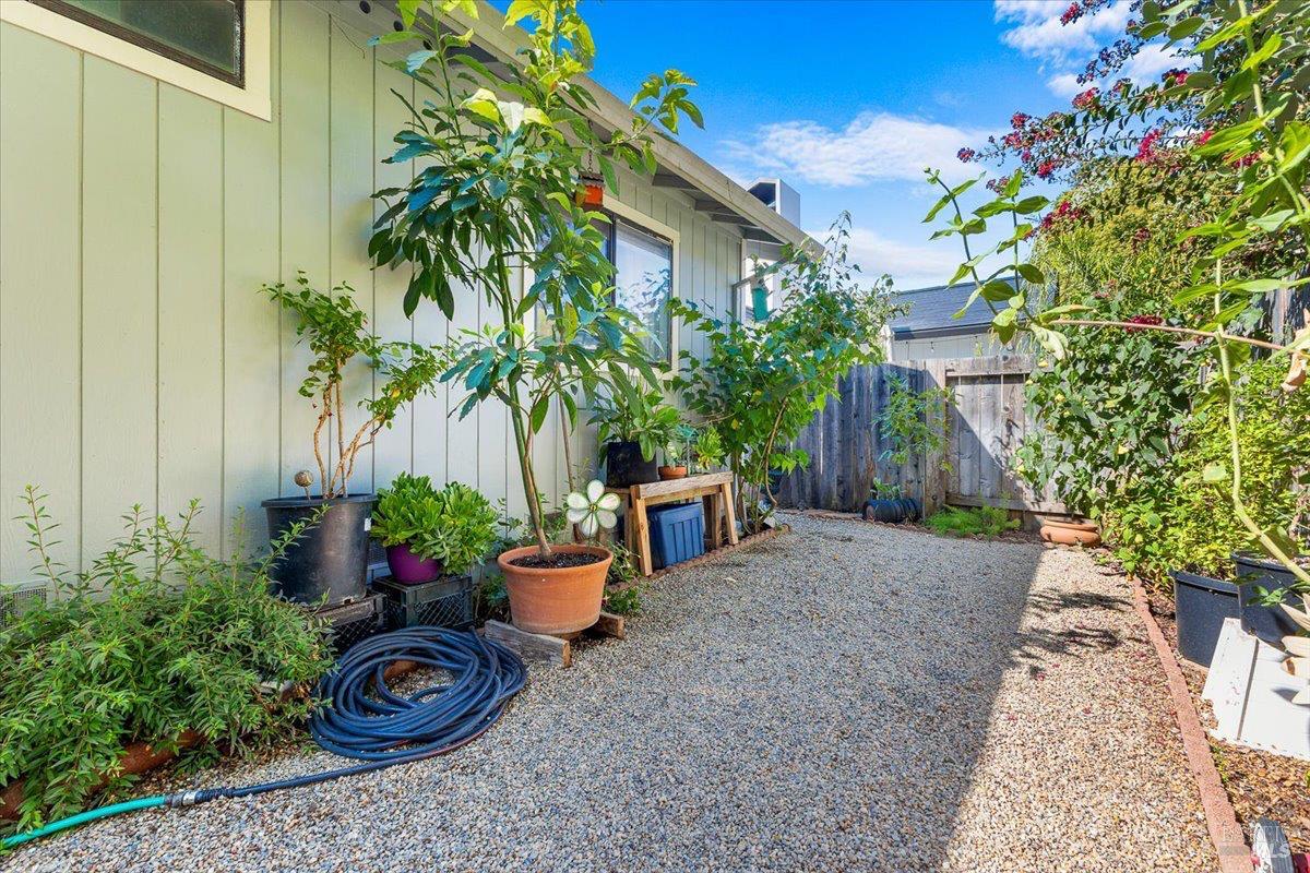 280 Hummingbird Court