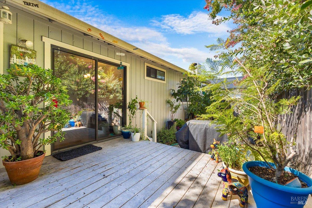 280 Hummingbird Court